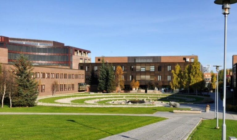 Photo showing the University of Tromsø