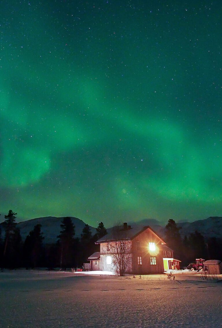 A house with Northern Lights in Bardufoss