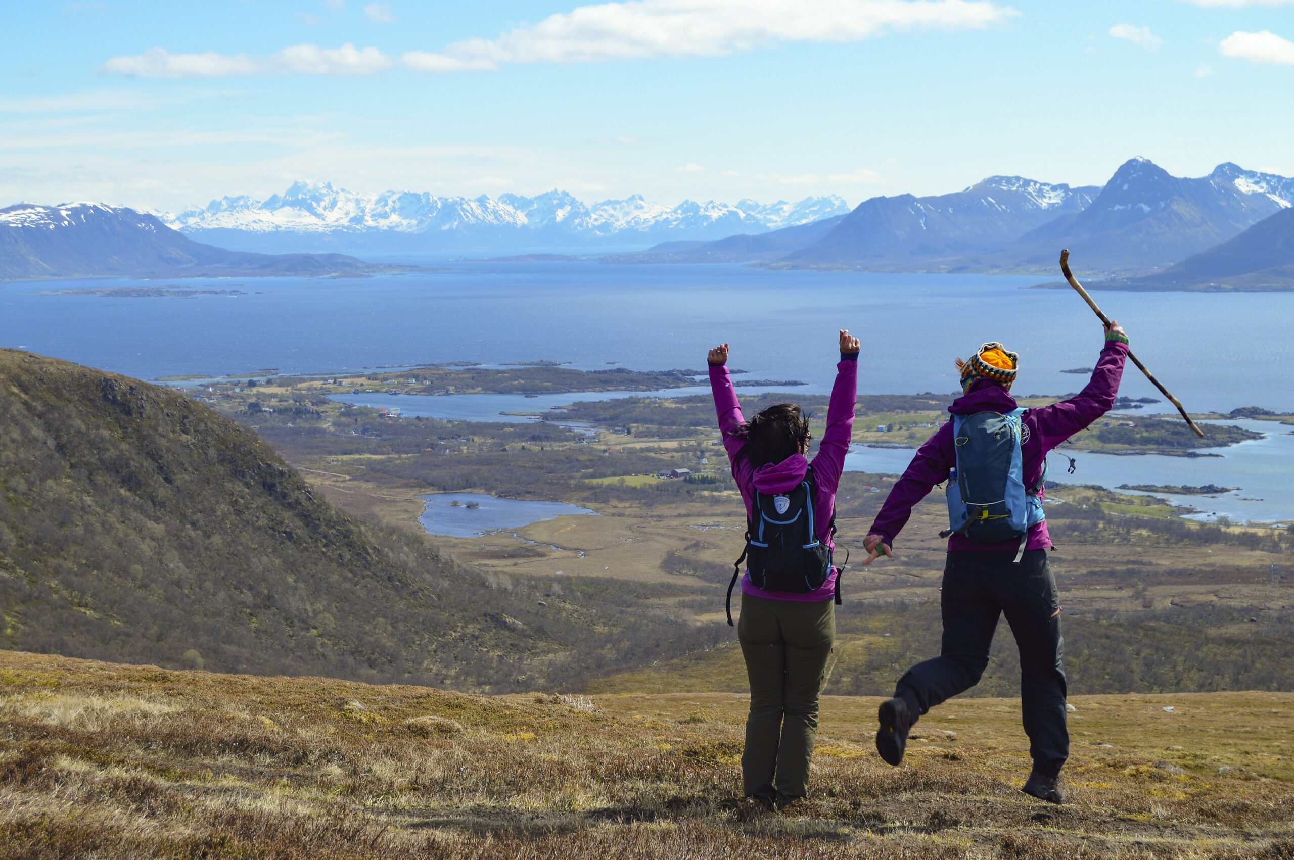 2 people hiking in Vesterålen with snowy mountains in the background