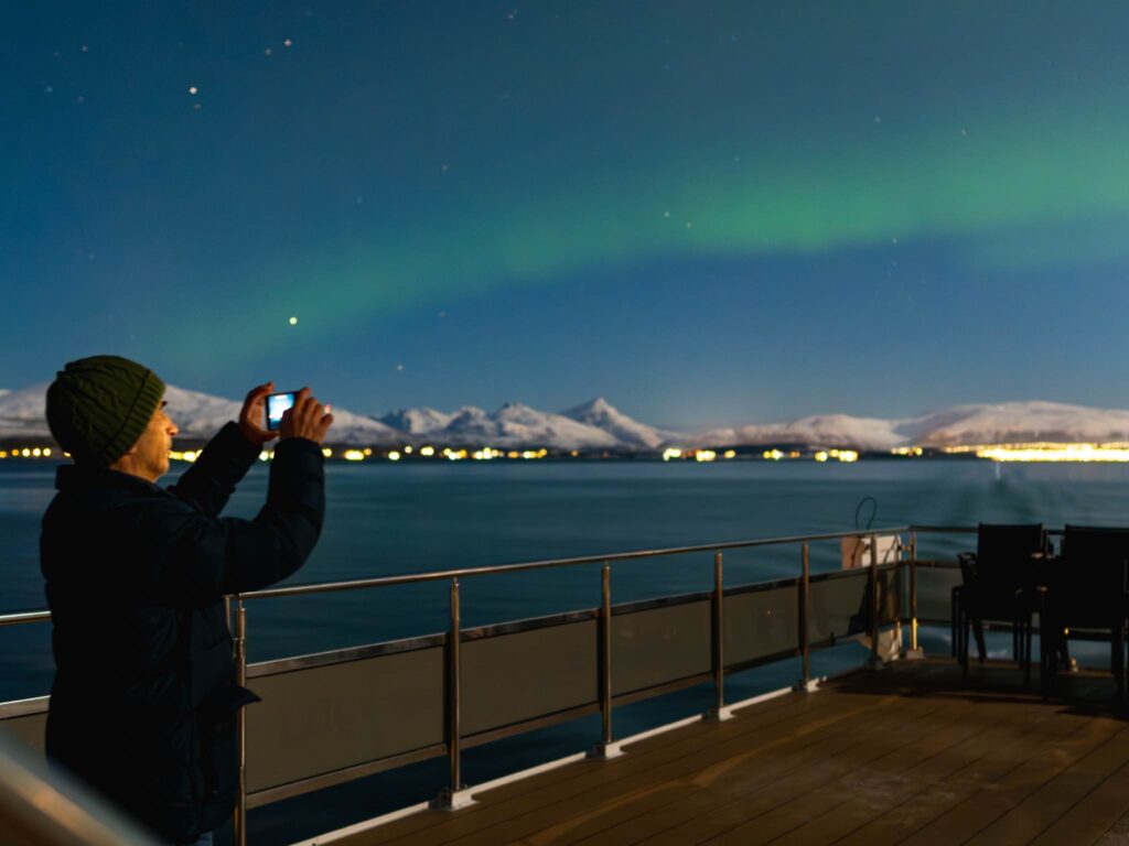 Aurora Dinner Cruise with Brim Explorer