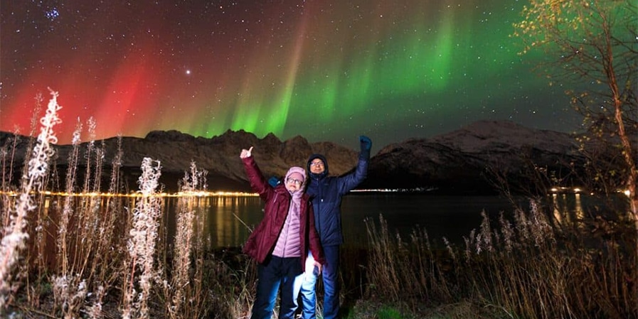 What are the differences between an Aurora Safari Minibus and an Aurora Safari Camp tour, with Best Arctic?